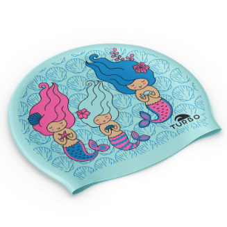 El gorro de natación de silicona marca Turbo es resistente, duradero y tiene un diseño aerodinámico que mejora la velocidad y la eficiencia del nadador. Su ajuste perfecto protege el cabello del cloro y el agua. Disponible en varios colores y estilos, es una excelente elección para nadadores profesionales y aficionados que buscan mejorar su experiencia de natación.