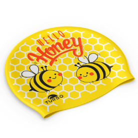 El gorro de natación de silicona marca Turbo es resistente, duradero y tiene un diseño aerodinámico que mejora la velocidad y la eficiencia del nadador. Su ajuste perfecto protege el cabello del cloro y el agua. Disponible en varios colores y estilos, es una excelente elección para nadadores profesionales y aficionados que buscan mejorar su experiencia de natación.