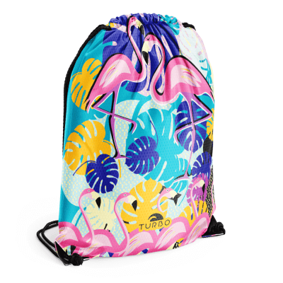 La mochila tula mesh de natación marca Turbo es resistente al agua y diseñada con materiales de alta calidad. Ofrece un gran compartimento principal y varios bolsillos adicionales para guardar tus pertenencias de natación de manera organizada. Es compacta y ligera, lo que la hace fácil de transportar y guardar. Es una elección popular entre nadadores profesionales y aficionados, así que no pierdas más tiempo buscando una solución para llevar tus pertenencias de natación. Haz tu pedido hoy mismo y disfruta de la mejor calidad y funcionalidad en tu equipamiento de natación.